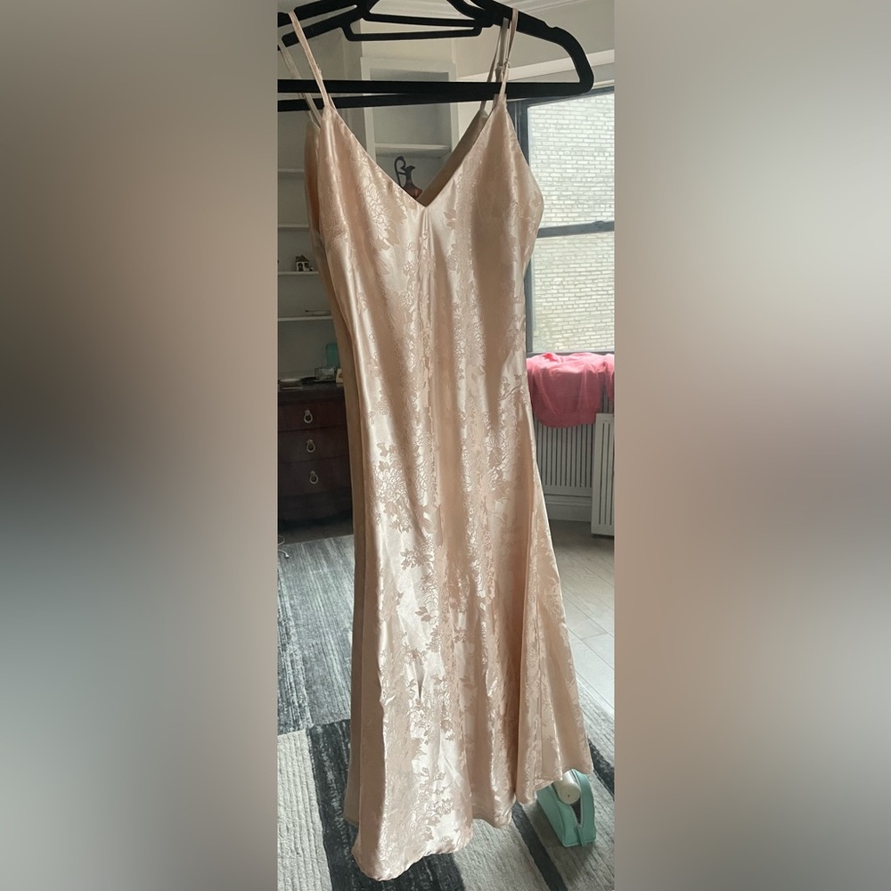 Calla Love Champagne Jacquard Satin Slip Dress, midi champagne XS. Worn once